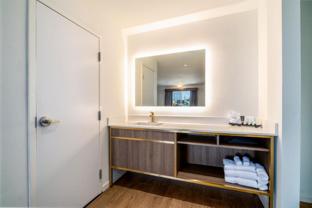 Trend Hotel at LAX Airport Image 13